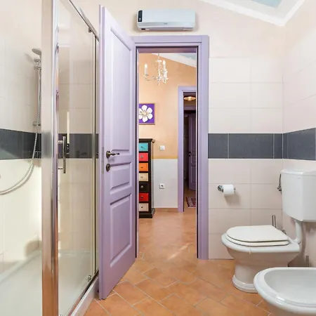 Goretini By Interhome בית נופש Nedeščina