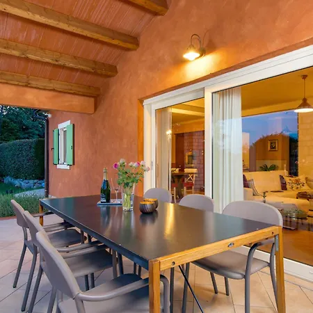 Goretini By Interhome בית נופש Nedeščina